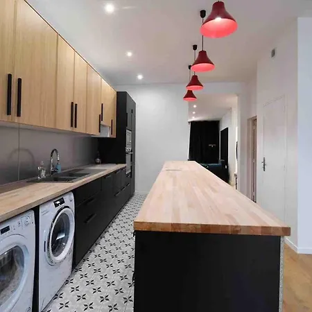 An Authentic Experience With In The Center Appartement